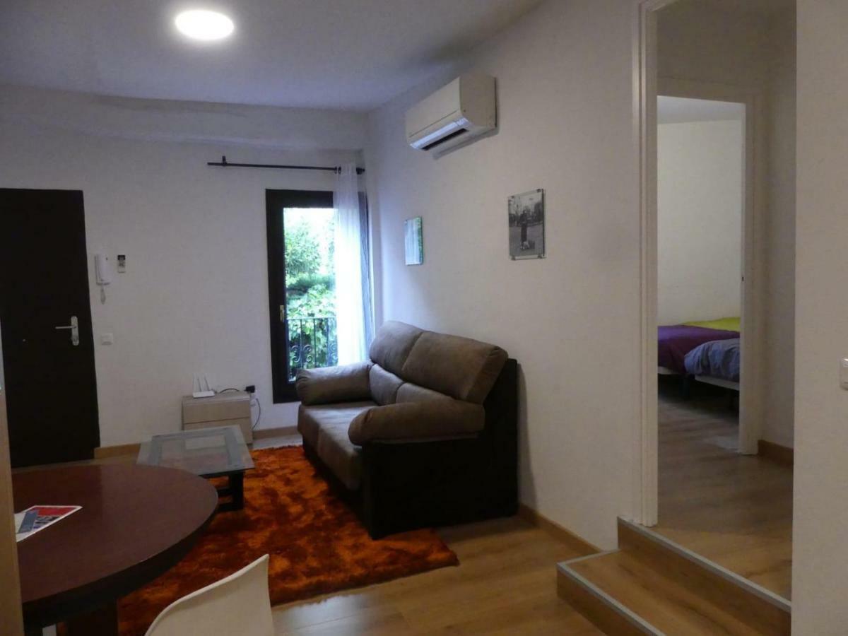 Apt 2 Acollidor Al Centre Historic De Vic Aptgarbi Exterior foto